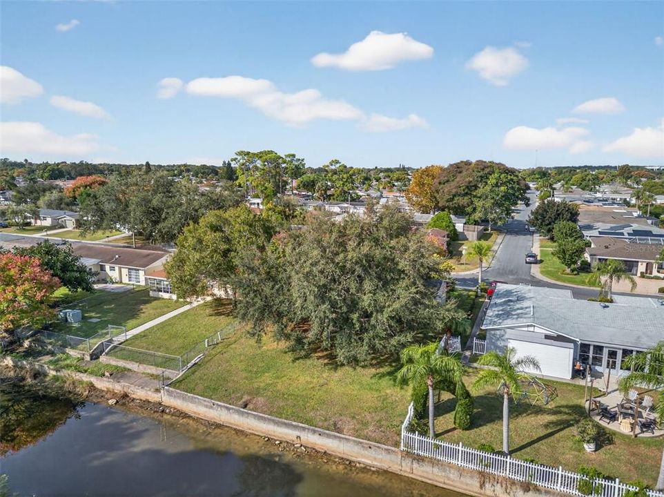 For Sale: $224,800 (2 beds, 2 baths, 932 Square Feet)