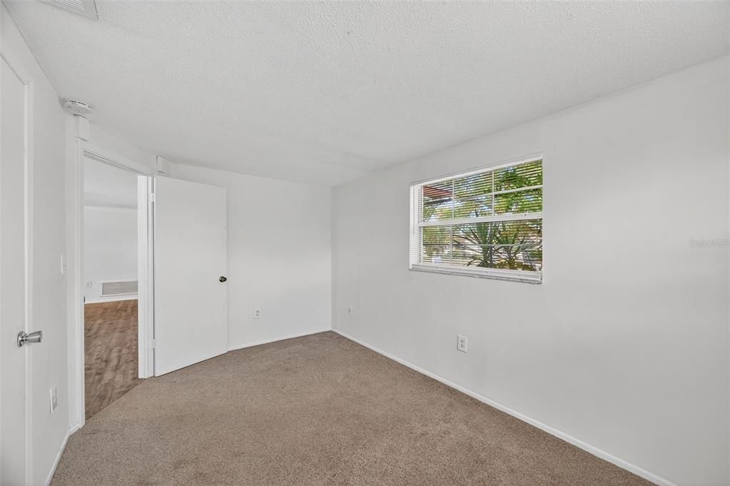 For Sale: $224,800 (2 beds, 2 baths, 932 Square Feet)