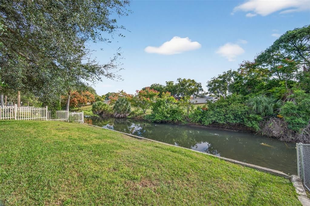 For Sale: $224,800 (2 beds, 2 baths, 932 Square Feet)