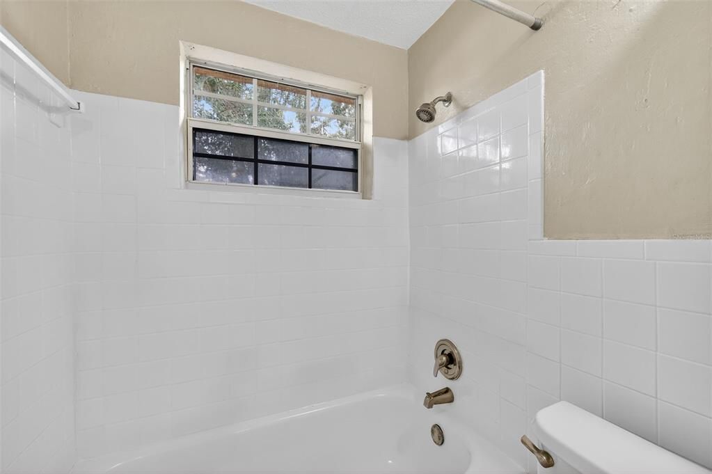 For Sale: $224,800 (2 beds, 2 baths, 932 Square Feet)