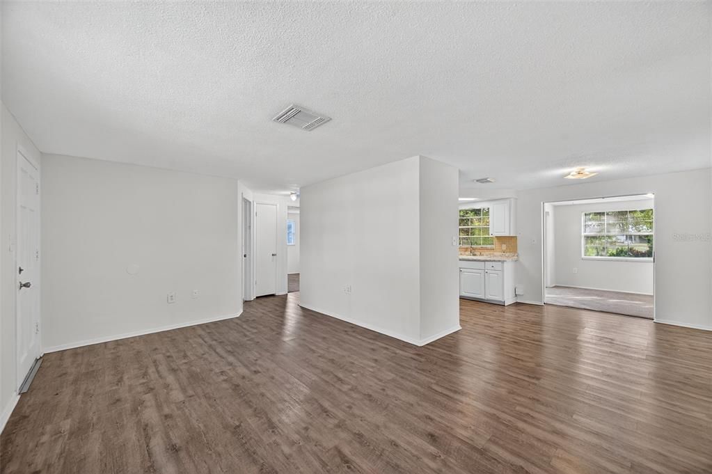 For Sale: $224,800 (2 beds, 2 baths, 932 Square Feet)