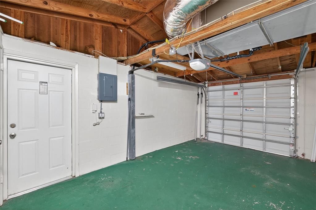 For Sale: $224,800 (2 beds, 2 baths, 932 Square Feet)