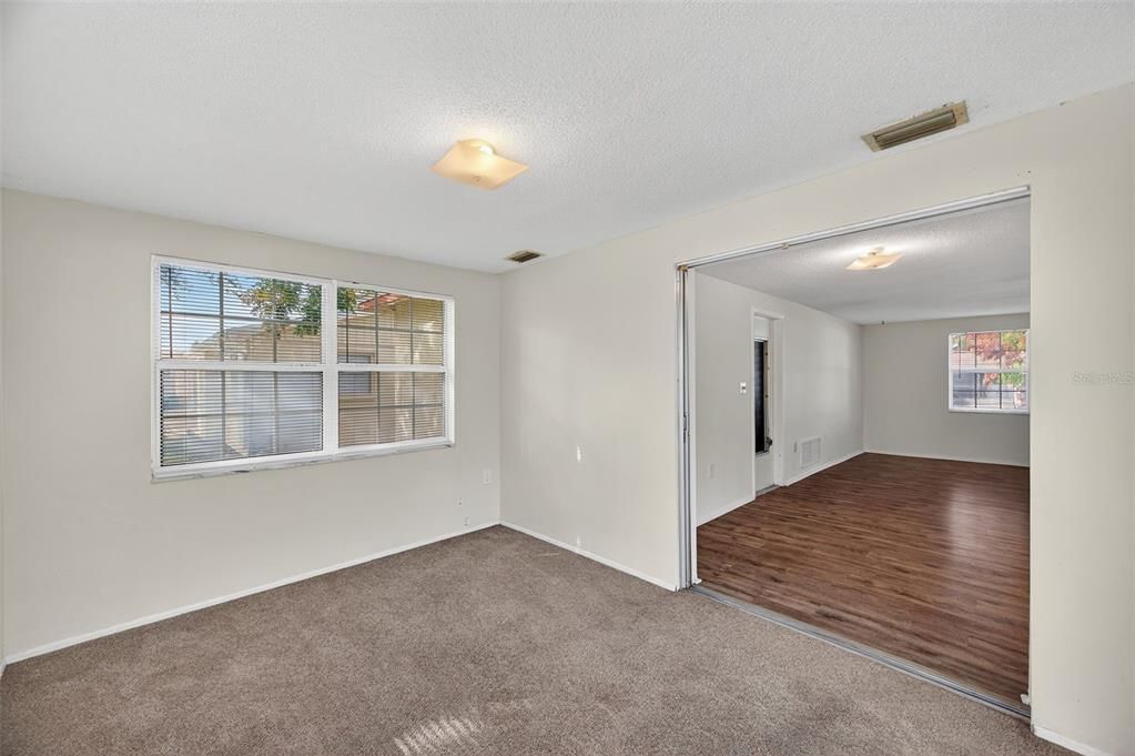 For Sale: $224,800 (2 beds, 2 baths, 932 Square Feet)