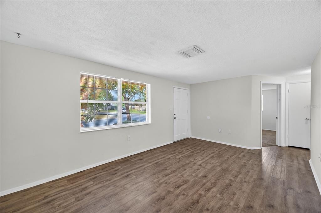 For Sale: $224,800 (2 beds, 2 baths, 932 Square Feet)