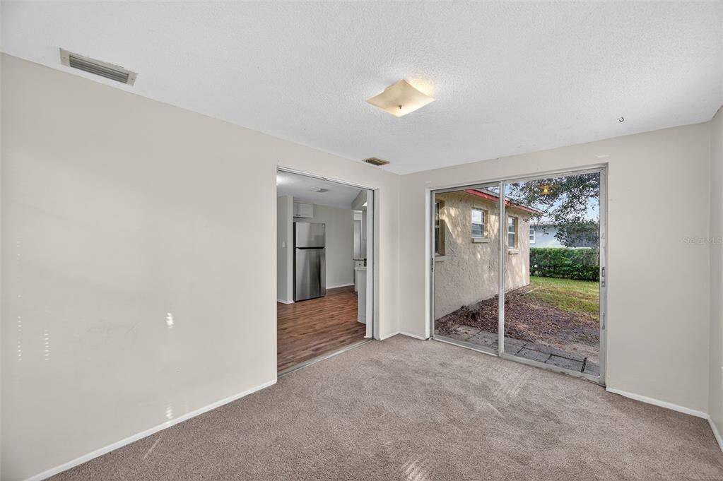 For Sale: $224,800 (2 beds, 2 baths, 932 Square Feet)