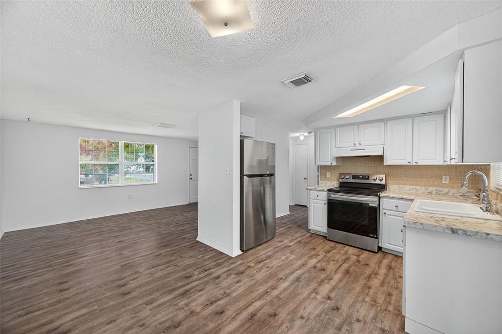 For Sale: $224,800 (2 beds, 2 baths, 932 Square Feet)