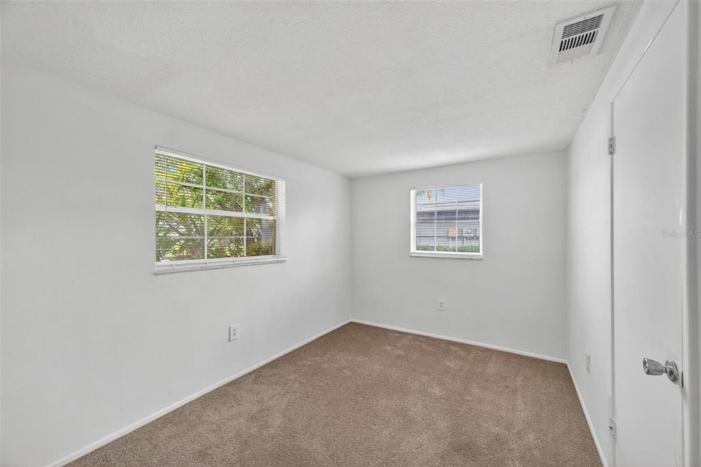 For Sale: $224,800 (2 beds, 2 baths, 932 Square Feet)