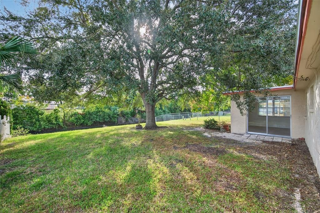 For Sale: $224,800 (2 beds, 2 baths, 932 Square Feet)