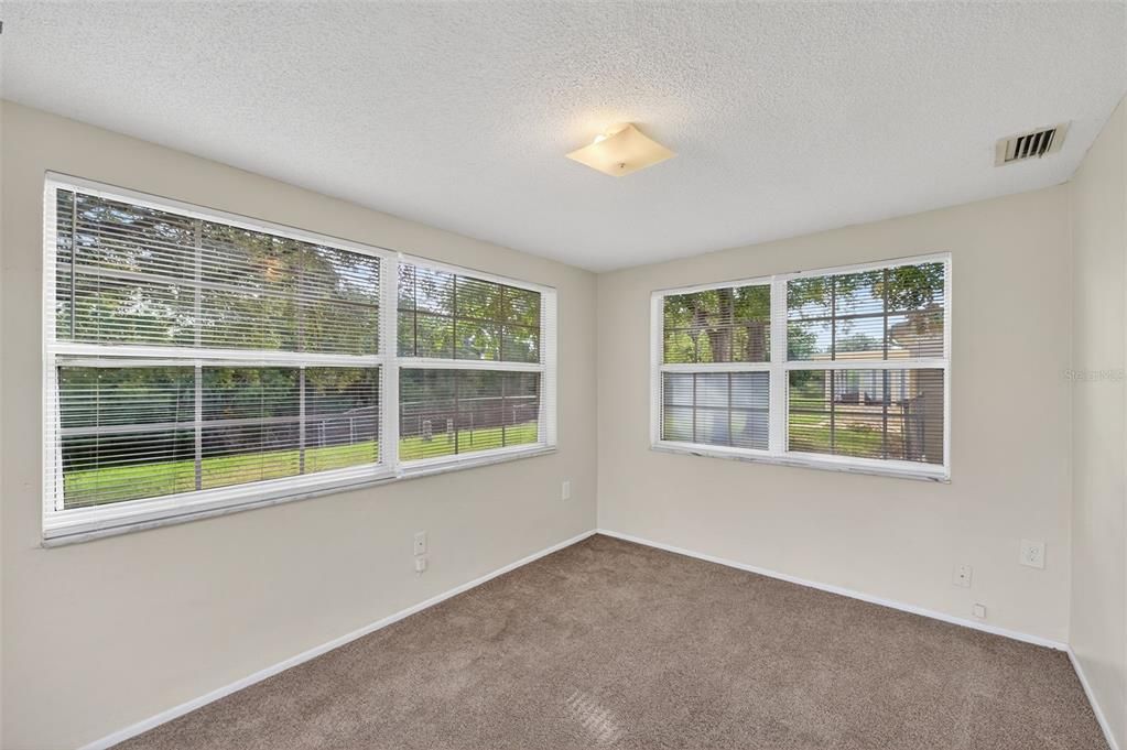 For Sale: $224,800 (2 beds, 2 baths, 932 Square Feet)