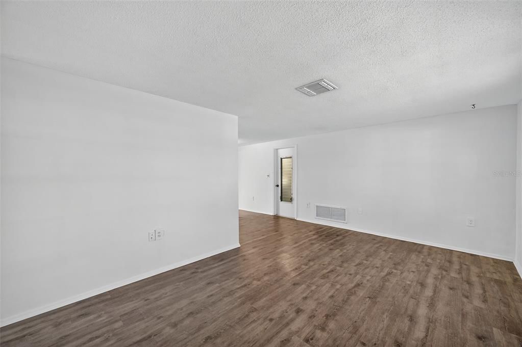 For Sale: $224,800 (2 beds, 2 baths, 932 Square Feet)