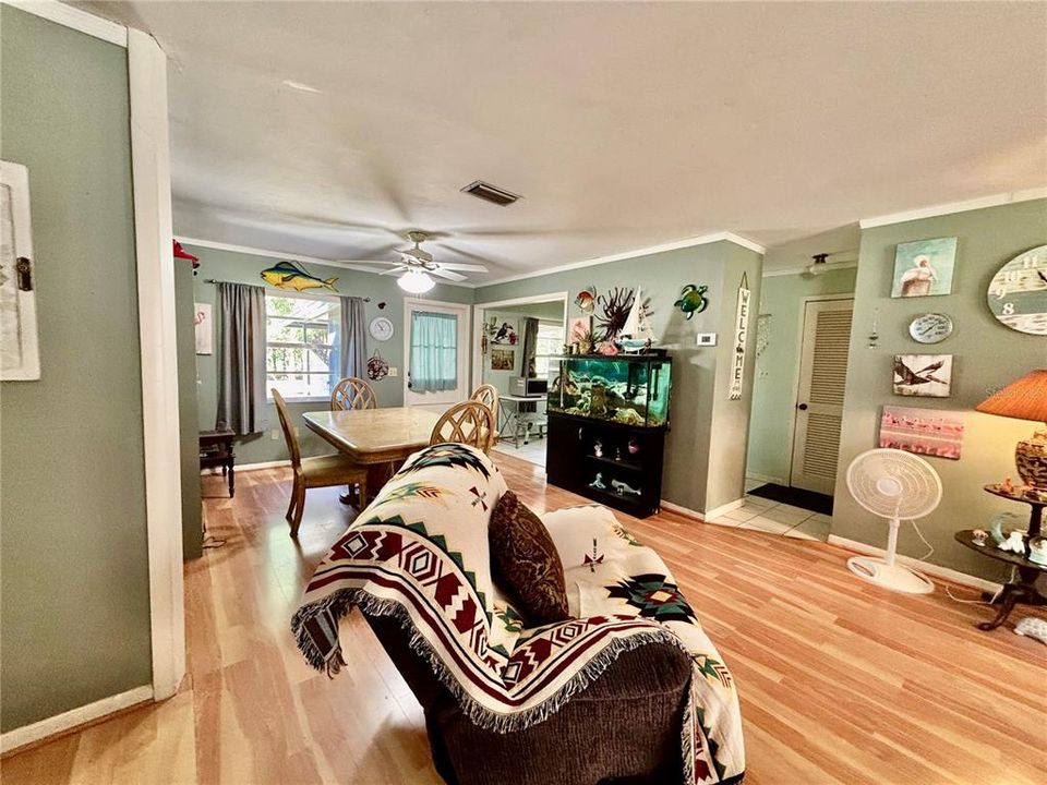 待售: $245,000 (2 贝兹, 2 浴室, 1133 平方英尺)