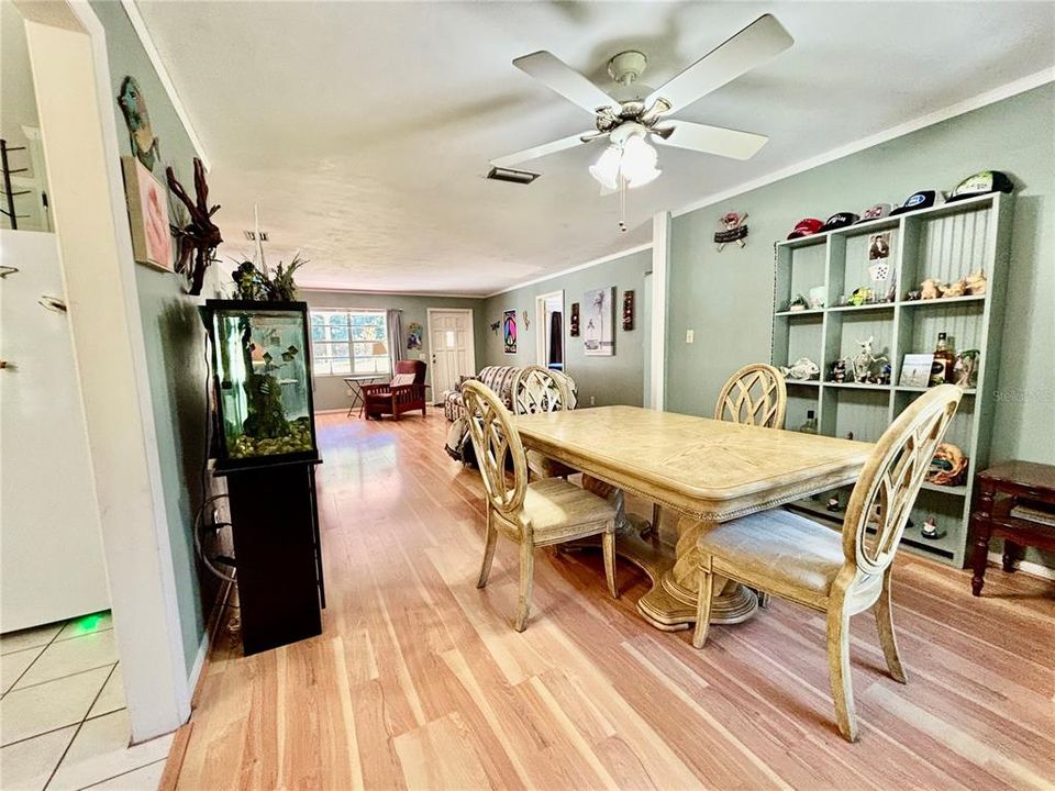 待售: $245,000 (2 贝兹, 2 浴室, 1133 平方英尺)