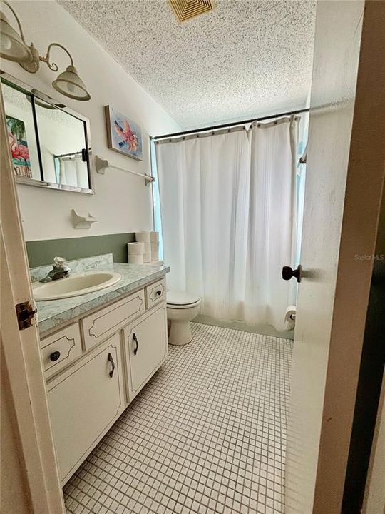 待售: $245,000 (2 贝兹, 2 浴室, 1133 平方英尺)