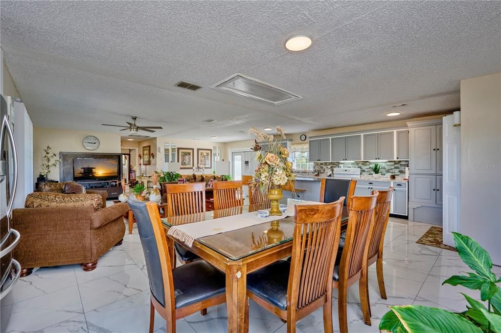 На продажу: $265,000 (2 спален, 2 ванн, 1459 Квадратных фут)