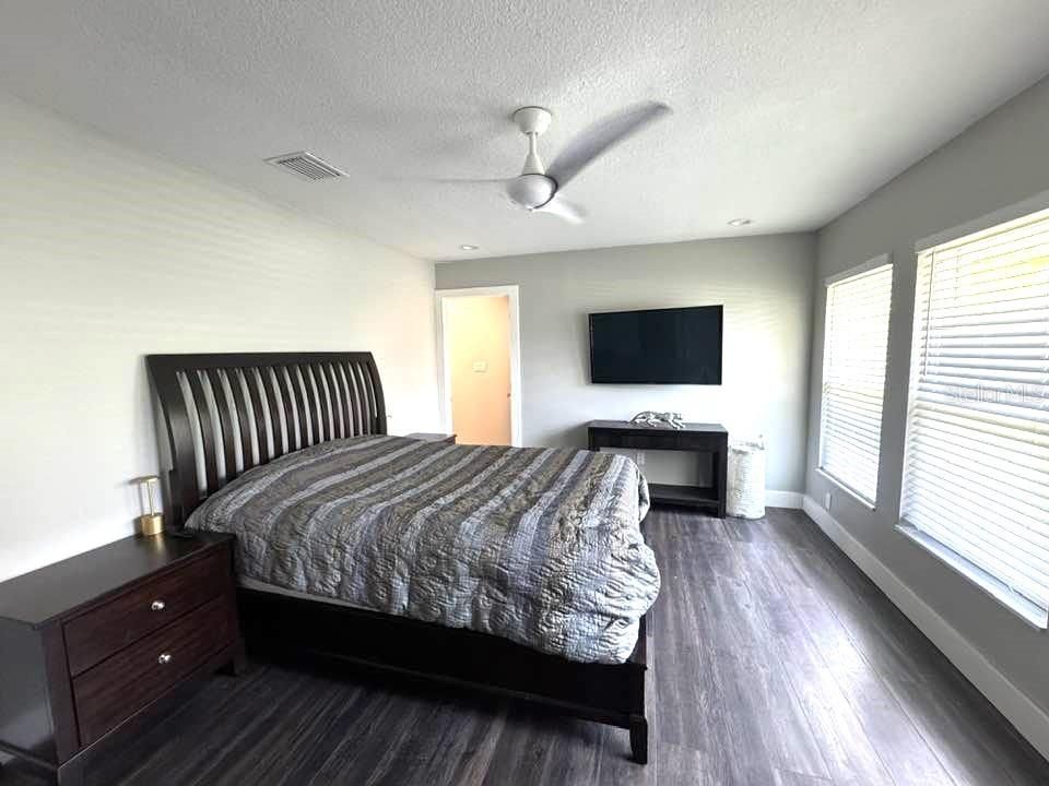 En Venta: $710,000 (4 camas, 3 baños, 2294 Pies cuadrados)