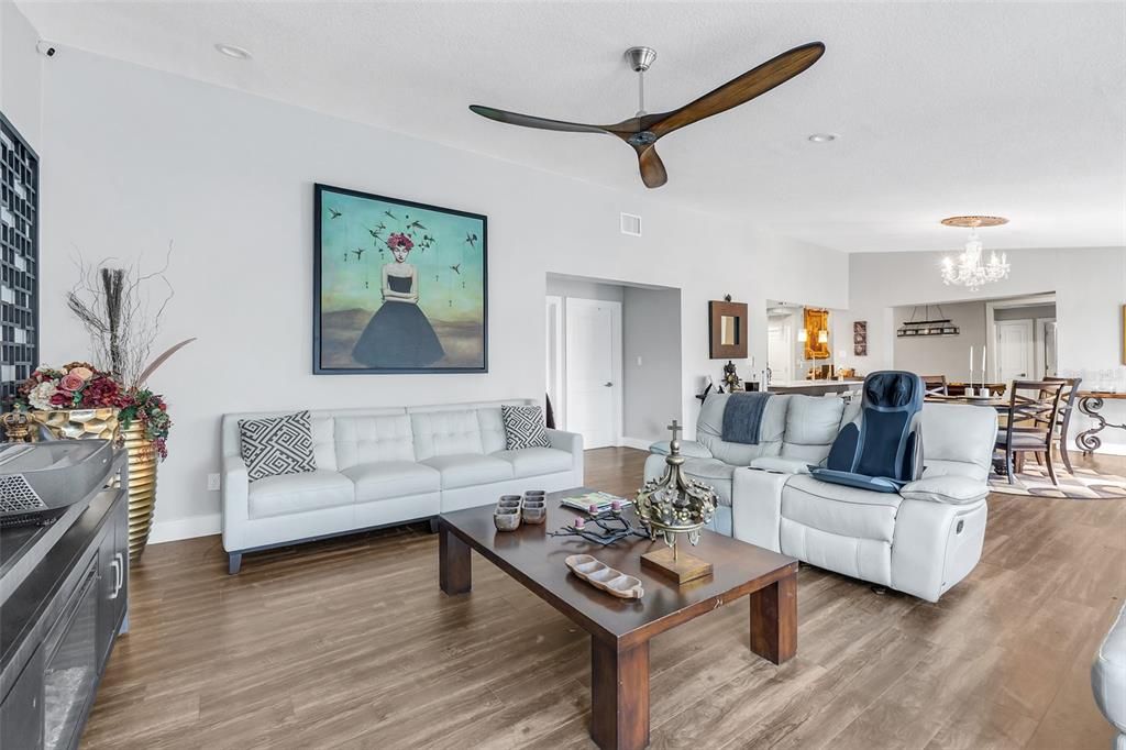 En Venta: $710,000 (4 camas, 3 baños, 2294 Pies cuadrados)