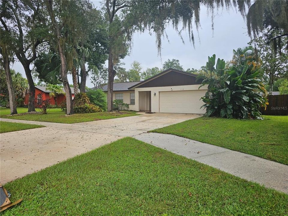 Active With Contract: $429,900 (3 beds, 2 baths, 1760 Square Feet)