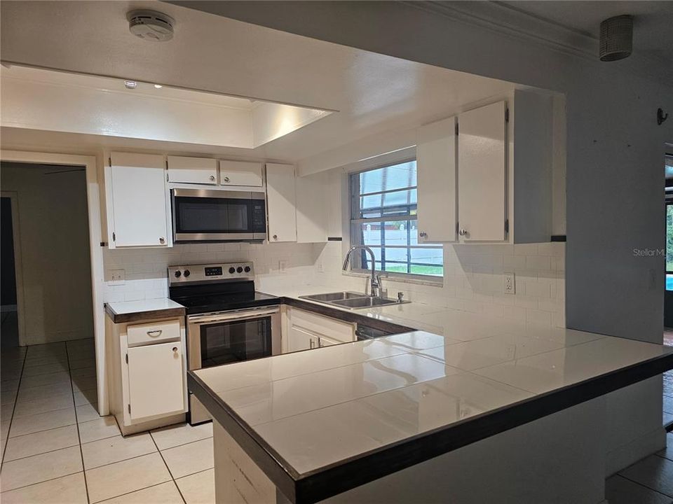 Active With Contract: $429,900 (3 beds, 2 baths, 1760 Square Feet)