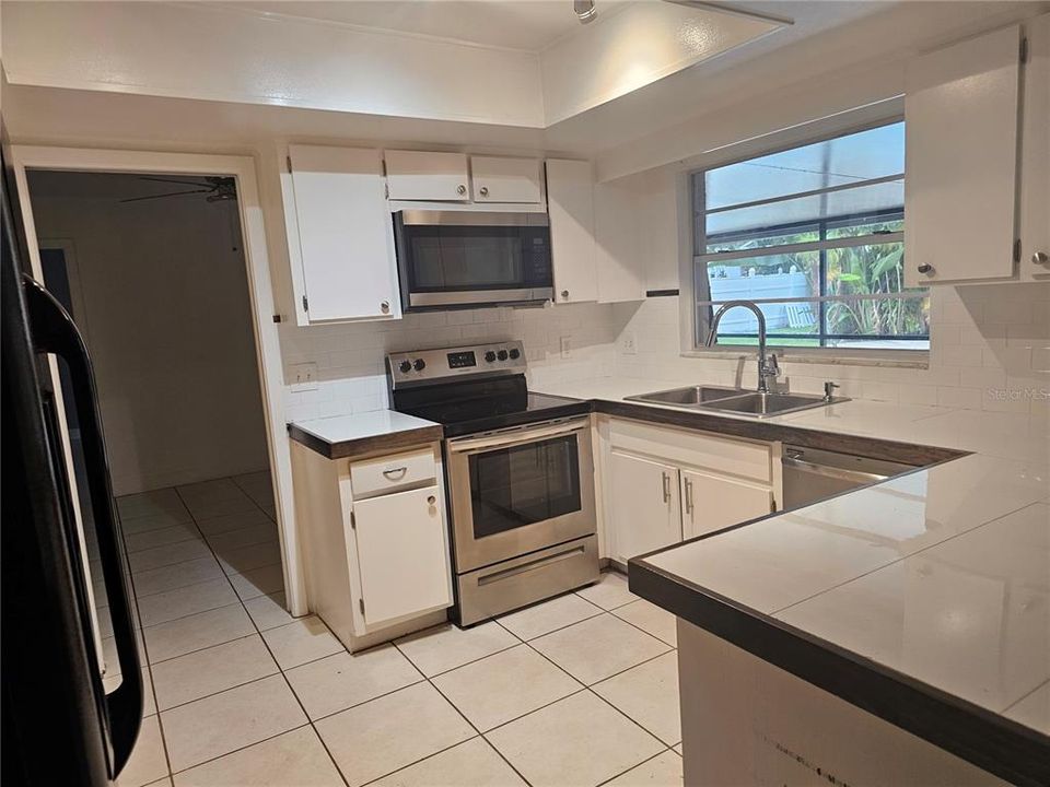 Active With Contract: $429,900 (3 beds, 2 baths, 1760 Square Feet)