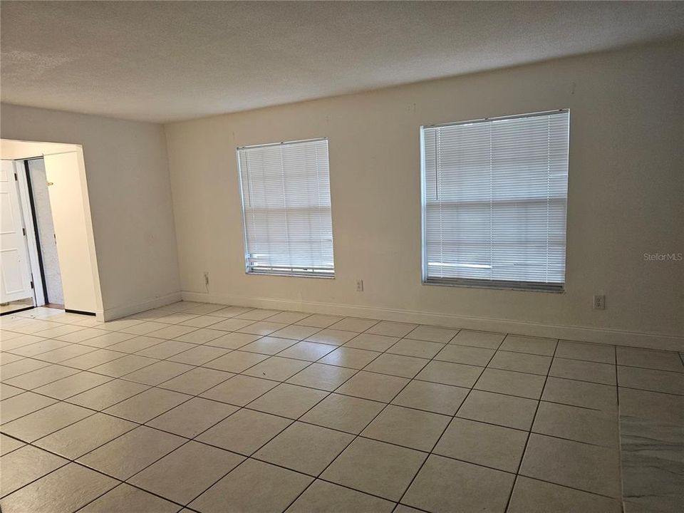 Active With Contract: $429,900 (3 beds, 2 baths, 1760 Square Feet)