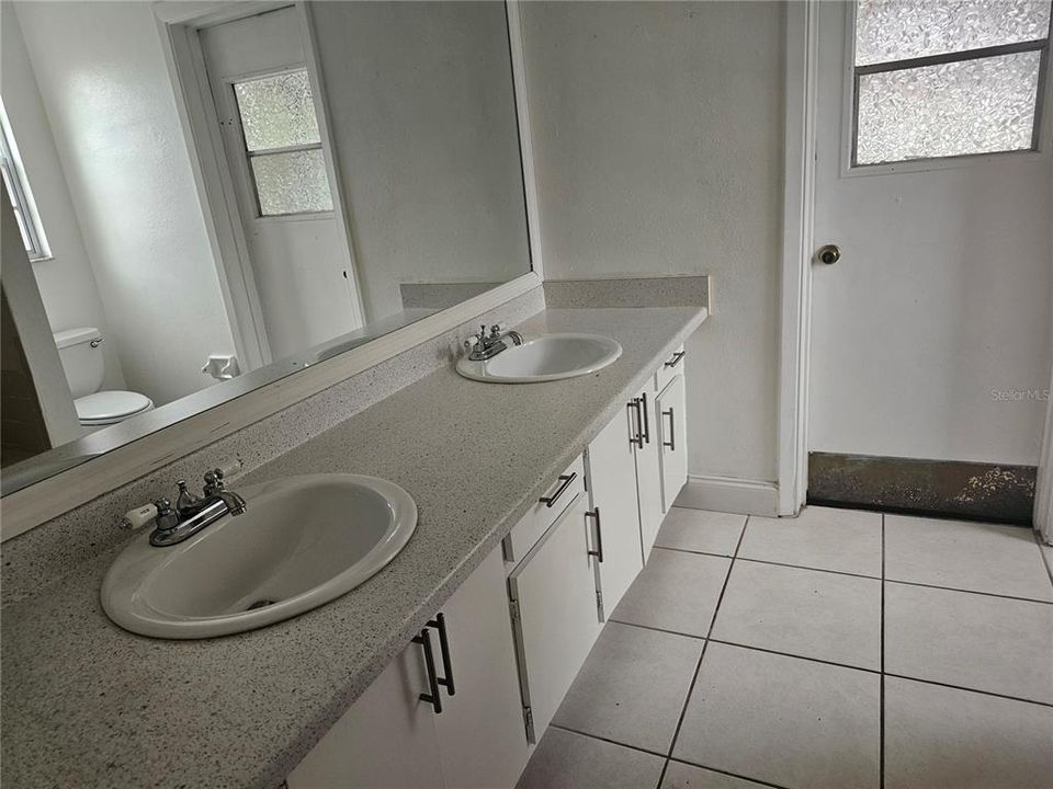 Active With Contract: $429,900 (3 beds, 2 baths, 1760 Square Feet)