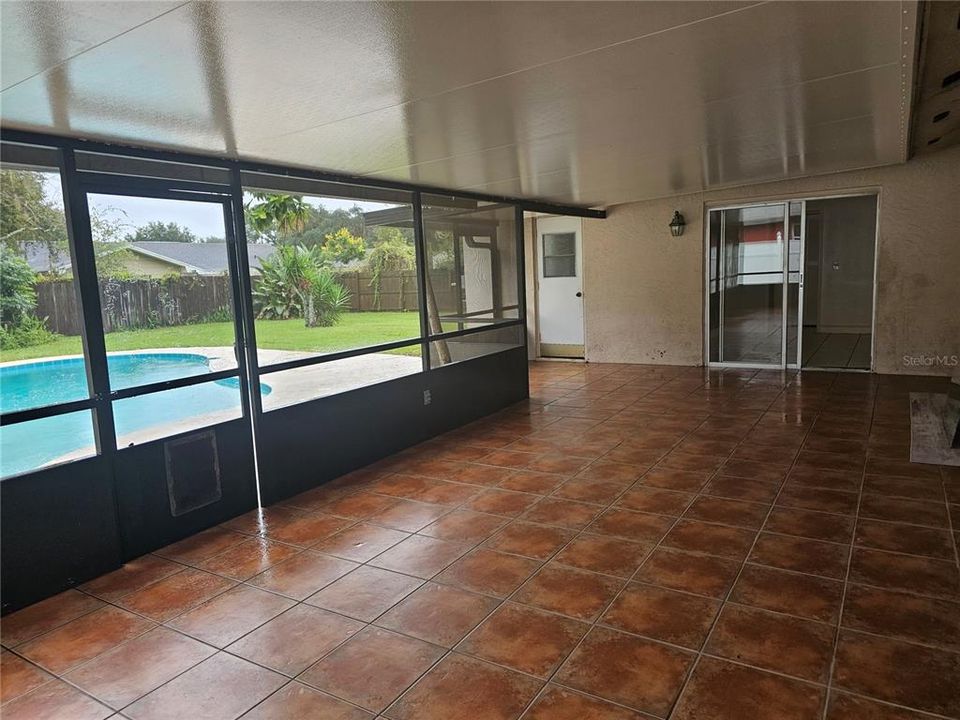 Active With Contract: $429,900 (3 beds, 2 baths, 1760 Square Feet)