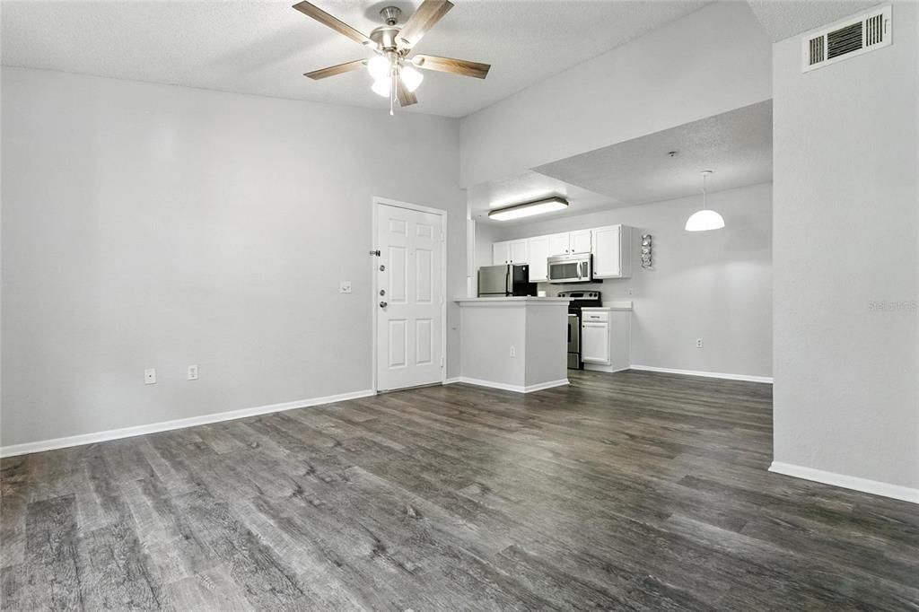 出租: $1,400 (1 贝兹, 1 浴室, 665 平方英尺)