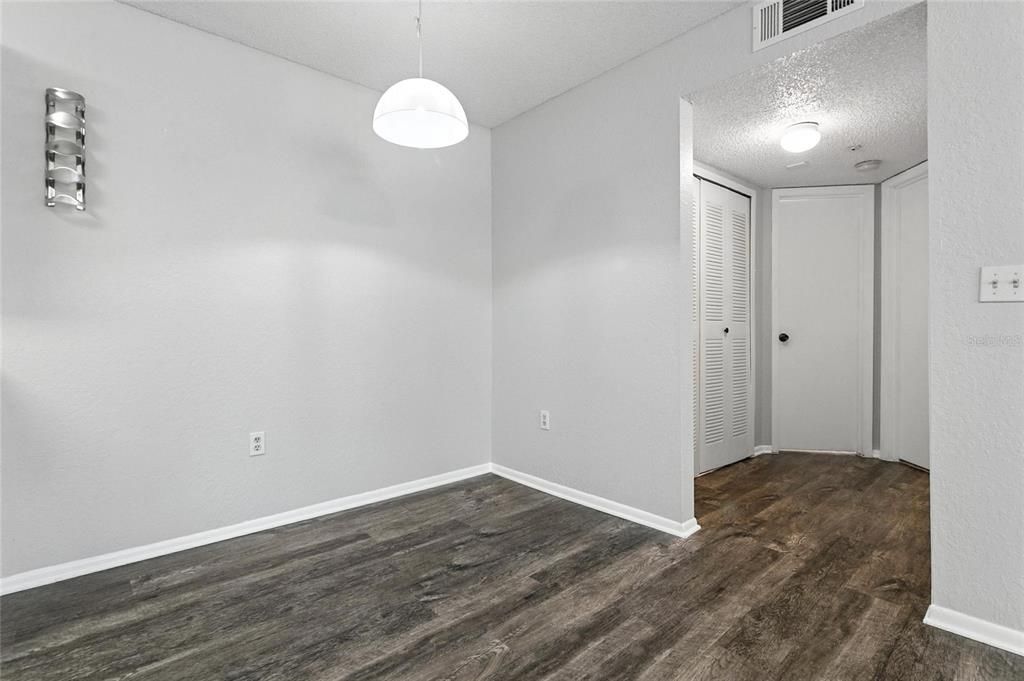 出租: $1,400 (1 贝兹, 1 浴室, 665 平方英尺)