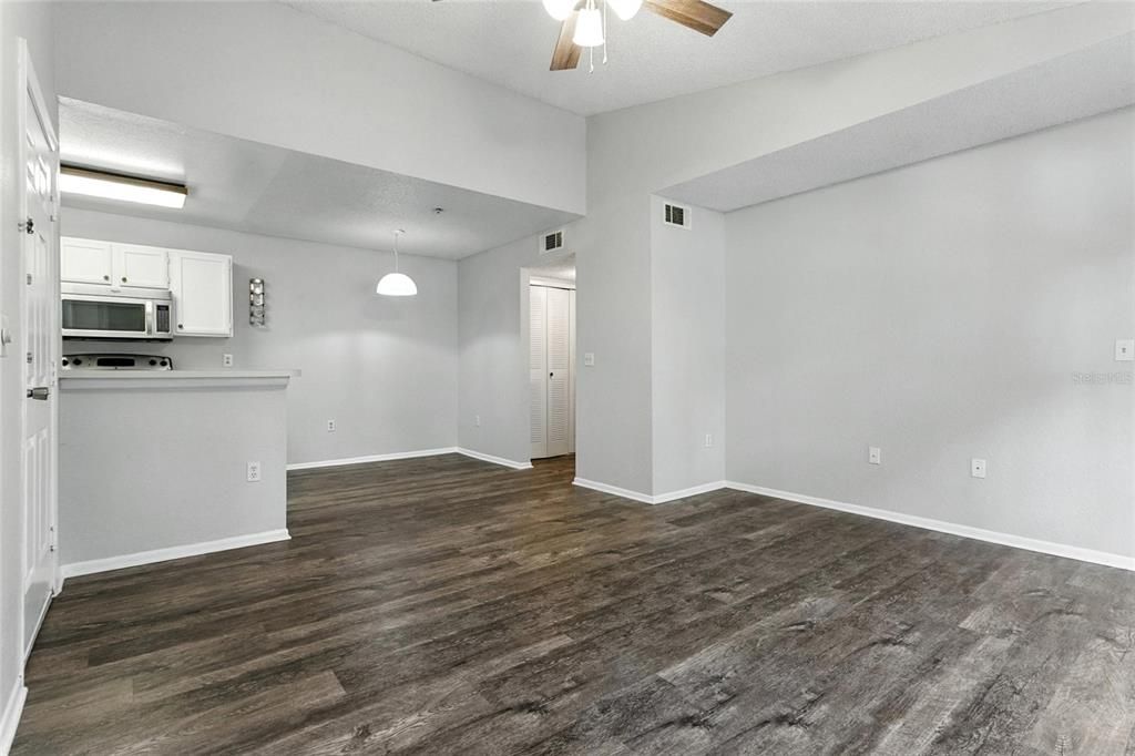 出租: $1,400 (1 贝兹, 1 浴室, 665 平方英尺)