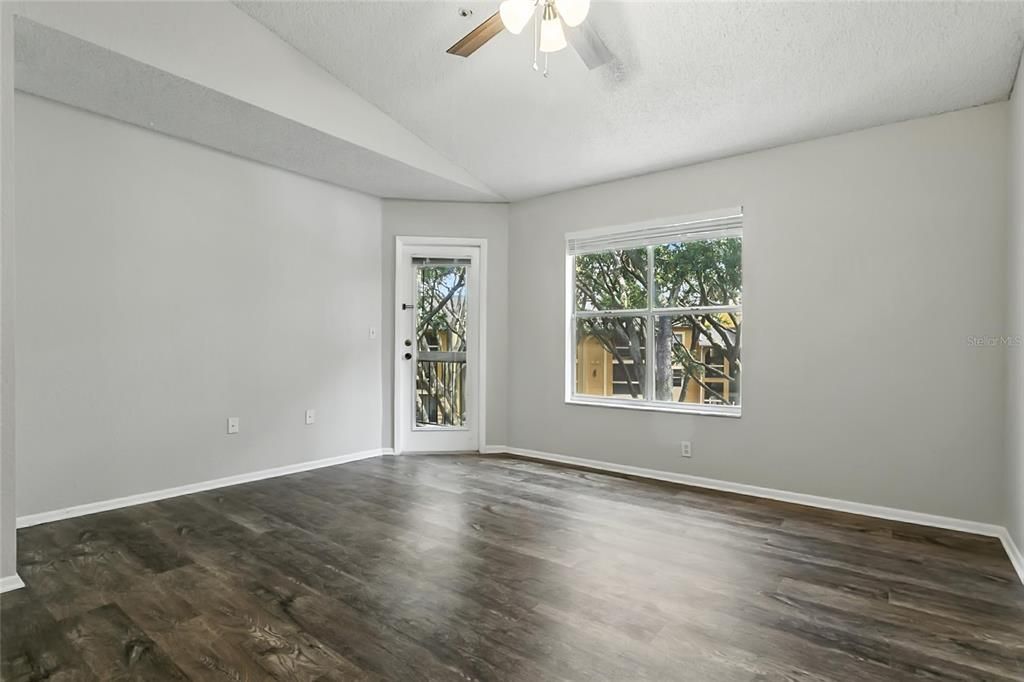 出租: $1,400 (1 贝兹, 1 浴室, 665 平方英尺)