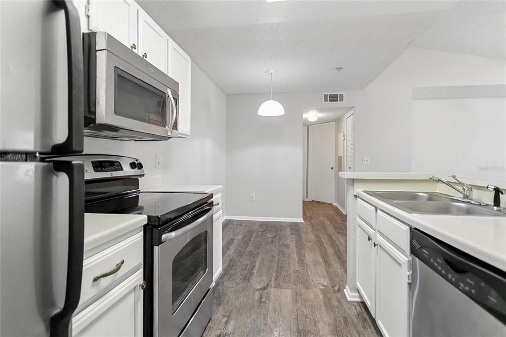 出租: $1,400 (1 贝兹, 1 浴室, 665 平方英尺)