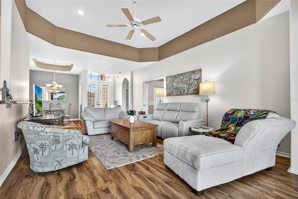 待售: $459,900 (3 贝兹, 2 浴室, 1759 平方英尺)