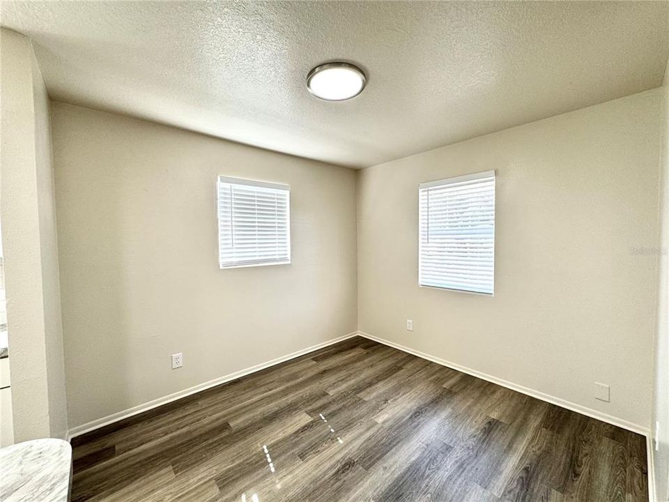 For Sale: $259,900 (3 beds, 2 baths, 1048 Square Feet)