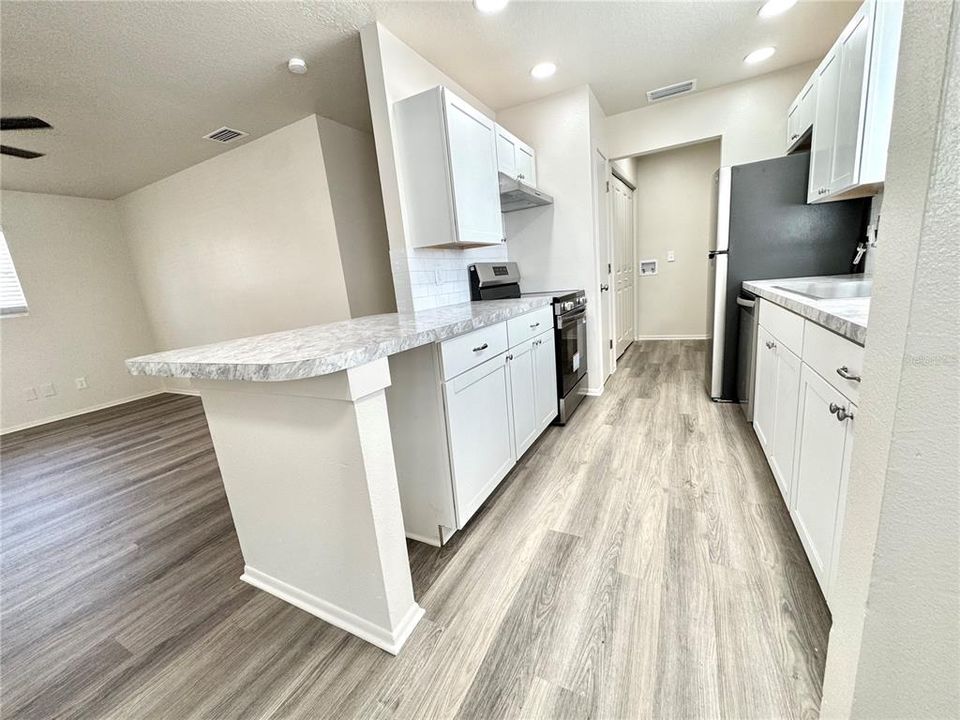 For Sale: $259,900 (3 beds, 2 baths, 1048 Square Feet)