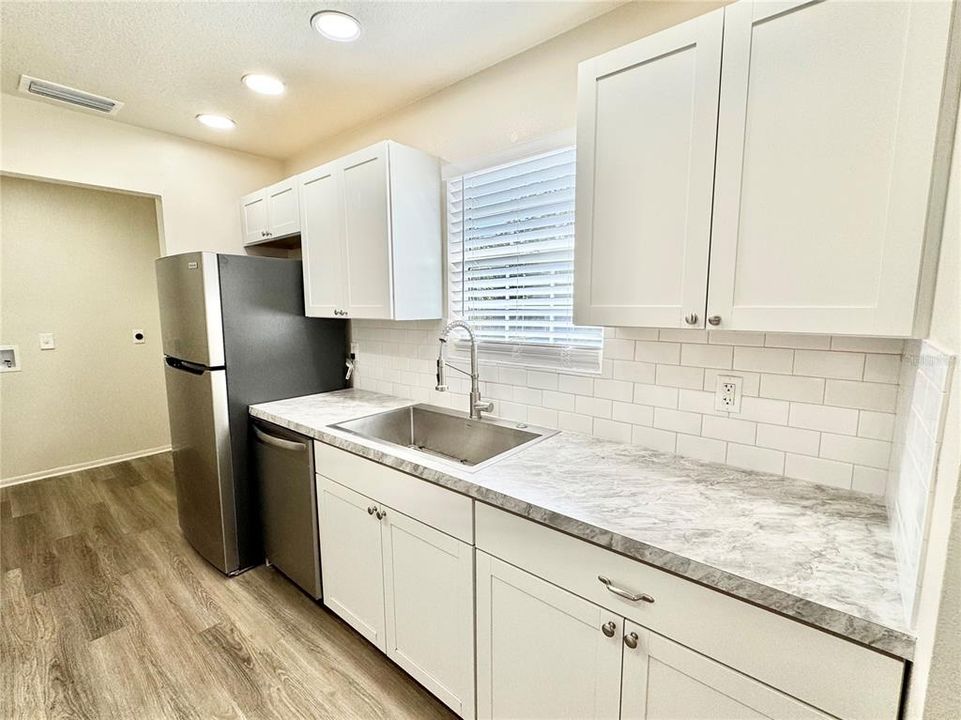 For Sale: $259,900 (3 beds, 2 baths, 1048 Square Feet)