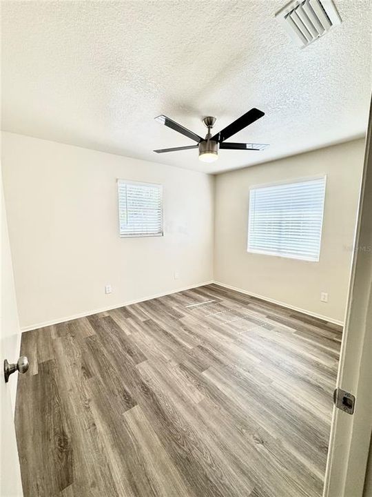 For Sale: $259,900 (3 beds, 2 baths, 1048 Square Feet)