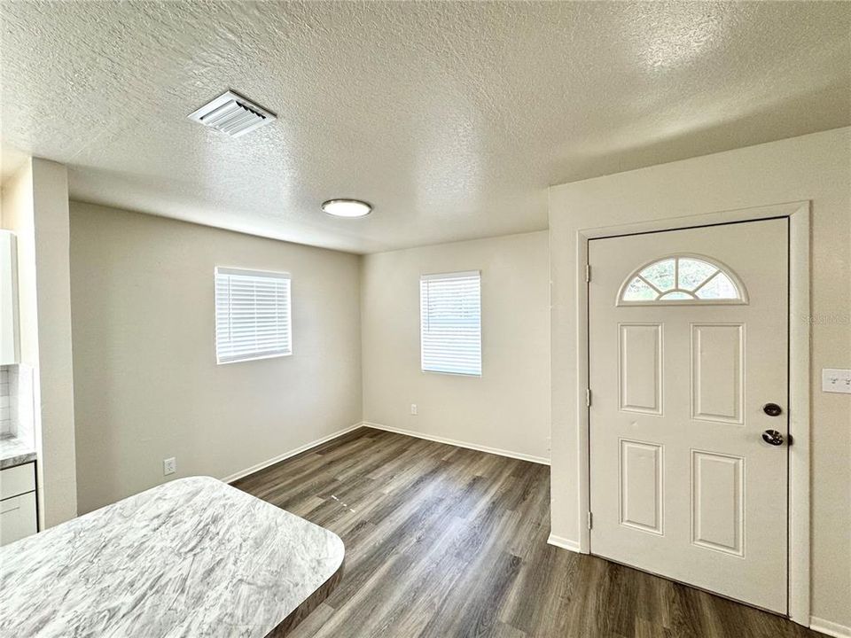 For Sale: $259,900 (3 beds, 2 baths, 1048 Square Feet)