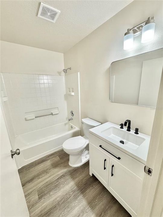 For Sale: $259,900 (3 beds, 2 baths, 1048 Square Feet)