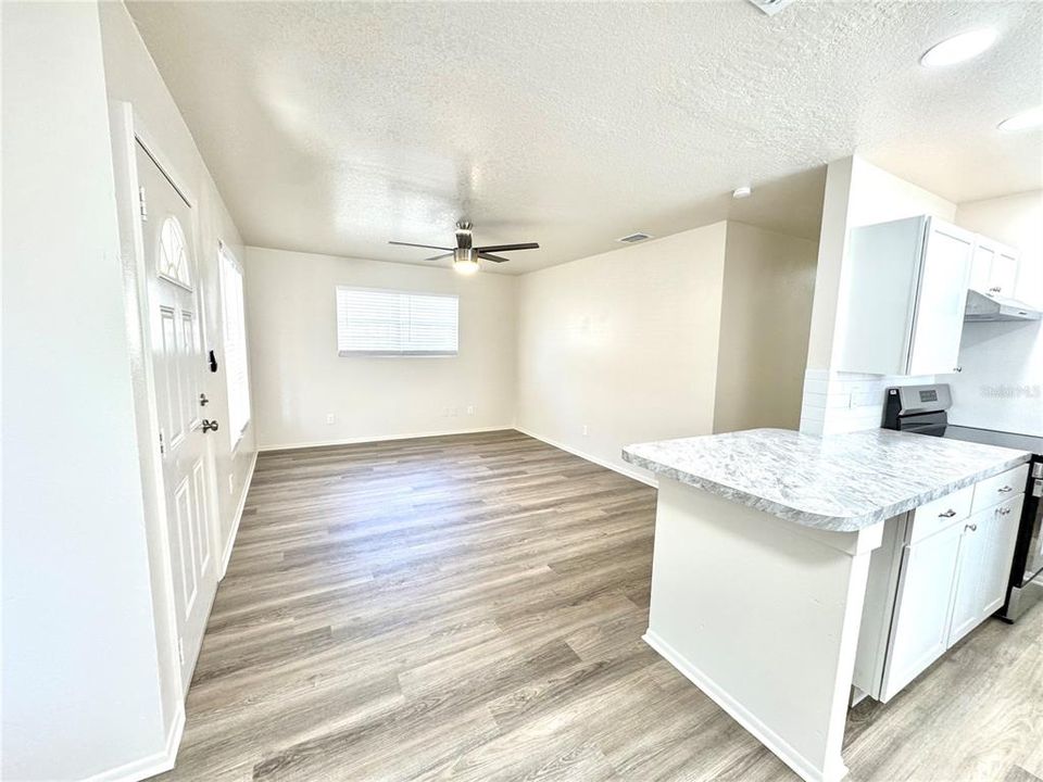 For Sale: $259,900 (3 beds, 2 baths, 1048 Square Feet)