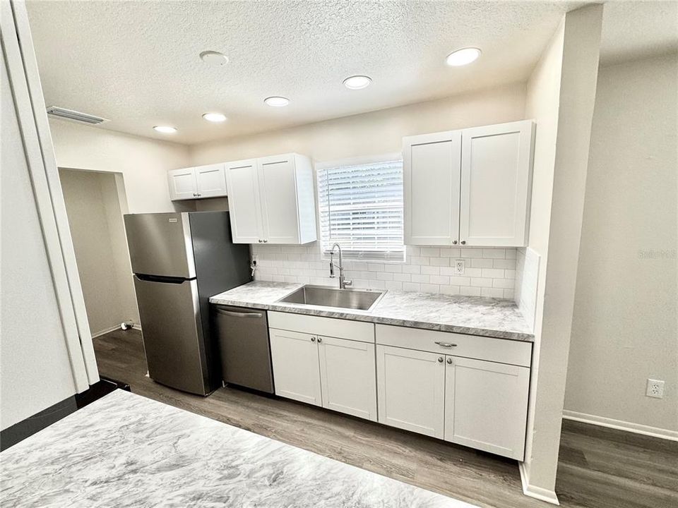 For Sale: $259,900 (3 beds, 2 baths, 1048 Square Feet)