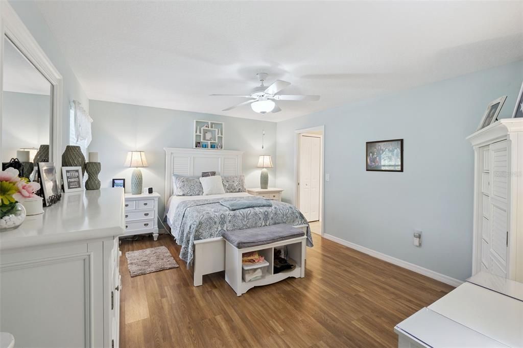 Active With Contract: $335,000 (3 beds, 2 baths, 1598 Square Feet)