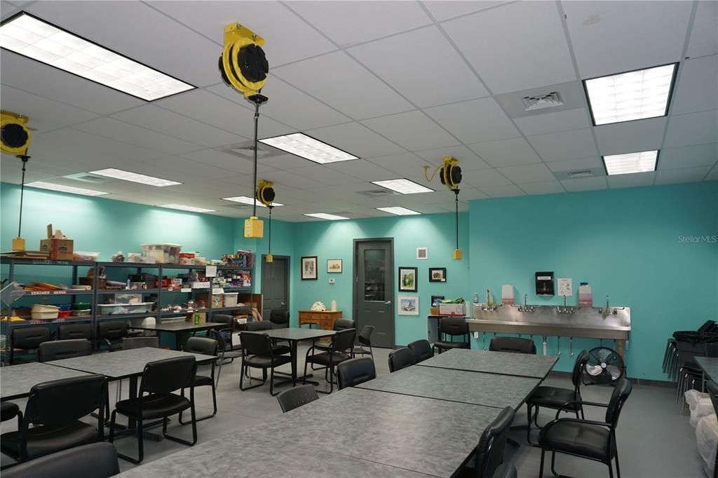 Active With Contract: $335,000 (3 beds, 2 baths, 1598 Square Feet)