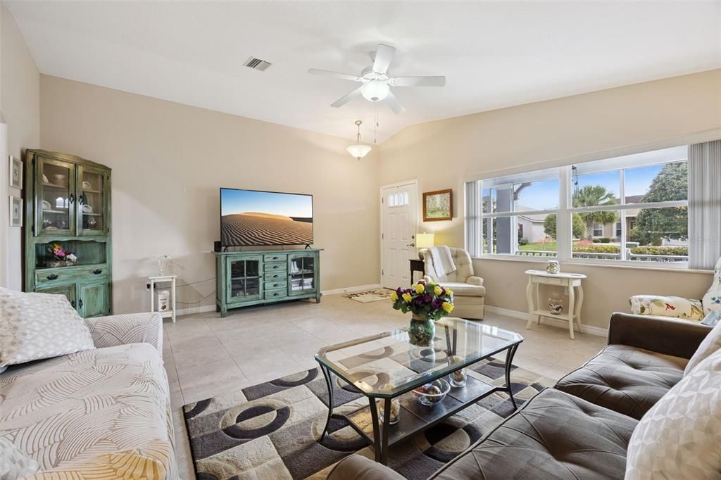 Active With Contract: $335,000 (3 beds, 2 baths, 1598 Square Feet)