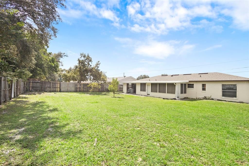 Под контрактом: $220,000 (3 спален, 2 ванн, 1134 Квадратных фут)