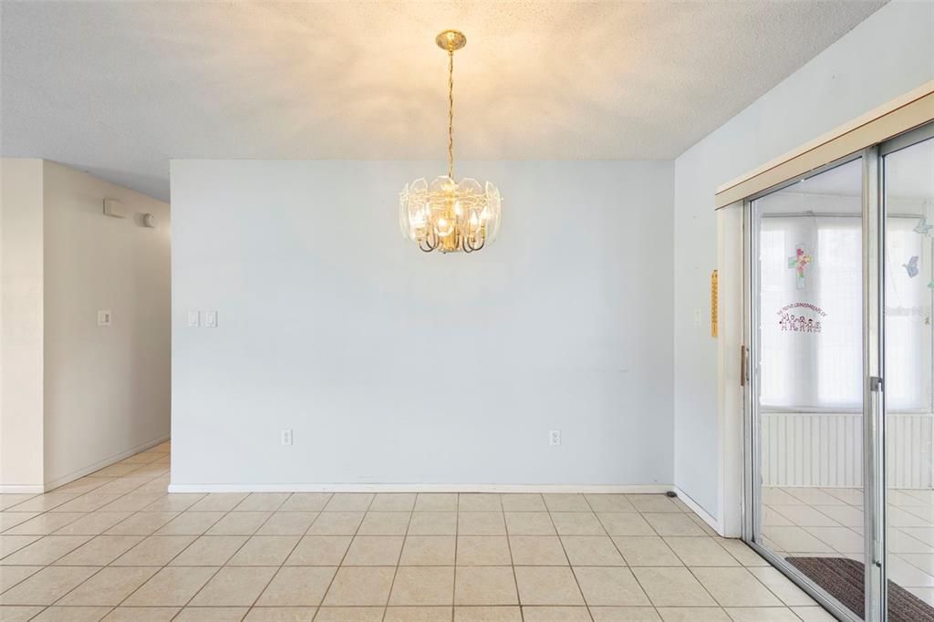 Под контрактом: $220,000 (3 спален, 2 ванн, 1134 Квадратных фут)