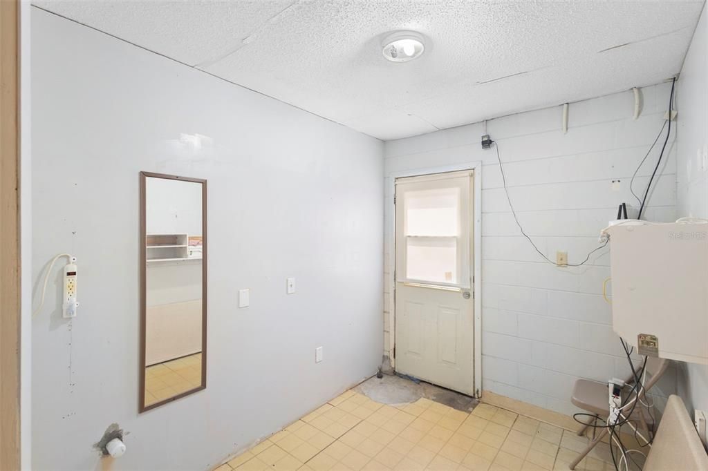 Под контрактом: $220,000 (3 спален, 2 ванн, 1134 Квадратных фут)