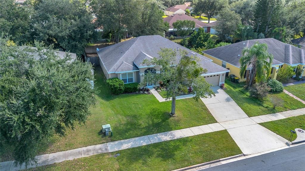 合同活跃: $419,900 (4 贝兹, 2 浴室, 2304 平方英尺)