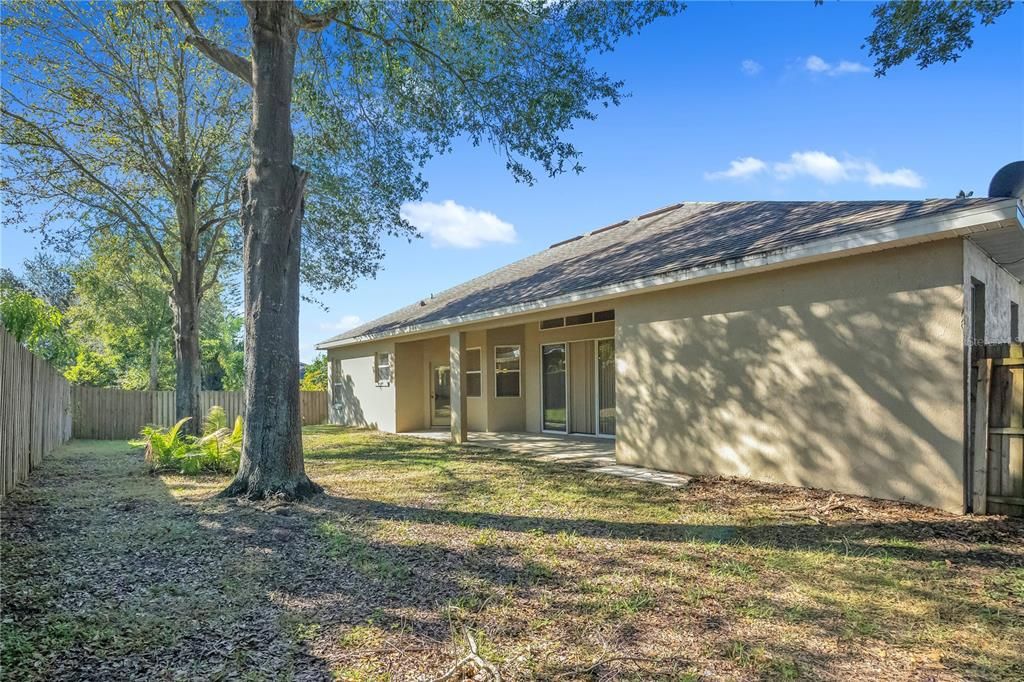 合同活跃: $419,900 (4 贝兹, 2 浴室, 2304 平方英尺)