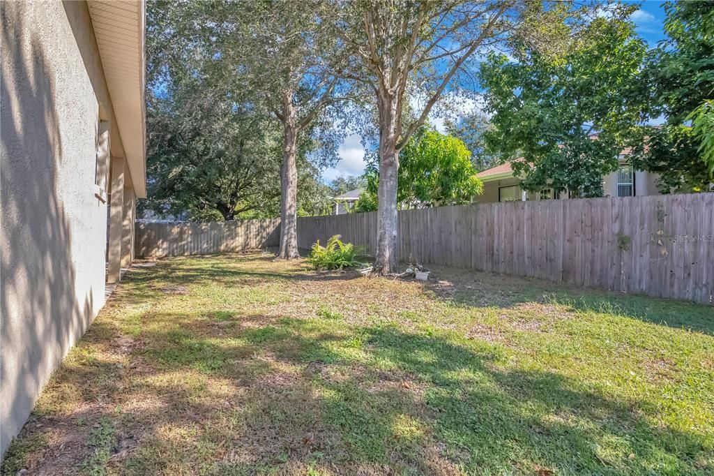 合同活跃: $419,900 (4 贝兹, 2 浴室, 2304 平方英尺)