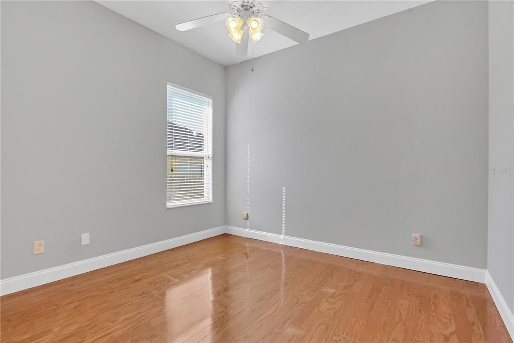 合同活跃: $419,900 (4 贝兹, 2 浴室, 2304 平方英尺)